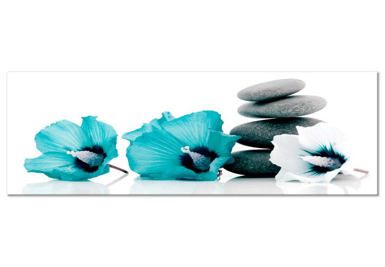 Leinwandbild Feng Shui-Komposition - Steine und blaue Blumen auf weißem Hintergrund