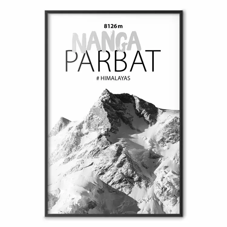 Nanga Parbat - Zahlen und englische Schriftzüge vor Berglandschaft