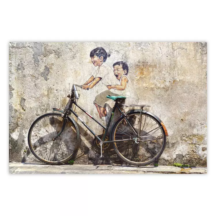Unbeschwert - Retro-Fahrrad an Wand mit Kindern
