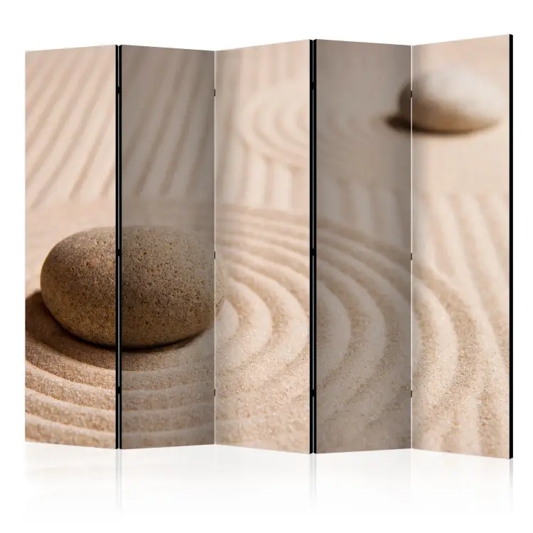 Sand und Zen II - Zwei Steine in beiger Komposition