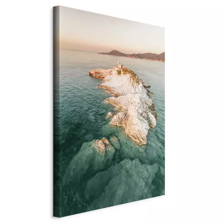 Scoglieta-Insel - Leuchtturm und Felsen aus der Vogelperspektive