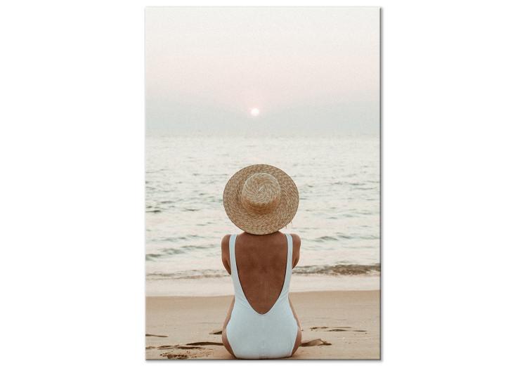 Leinwandbild Frau im Hut am Strand - Meereslandschaft mit Sonnenuntergang