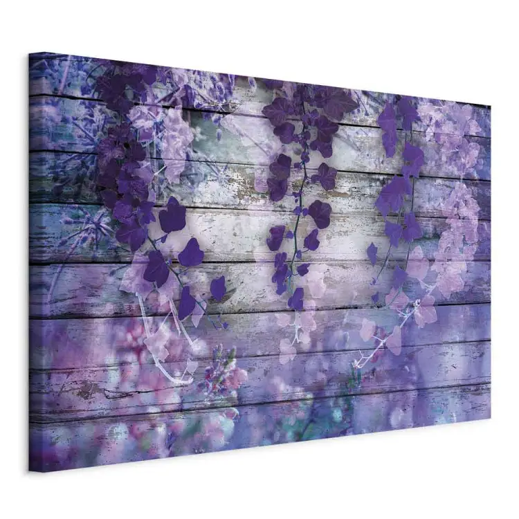 Lavendelzauber - Violette Blumen und Bretter im Hintergrund, Breit