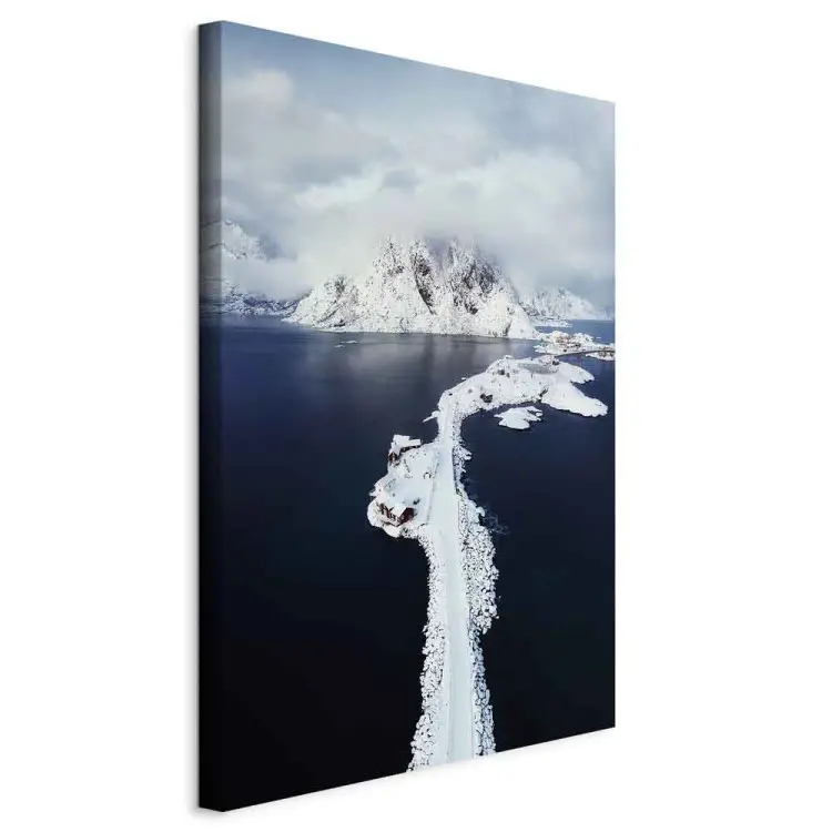Stiller Hafen - Wasser und Wolken in winterlicher Landschaft, Vertikal