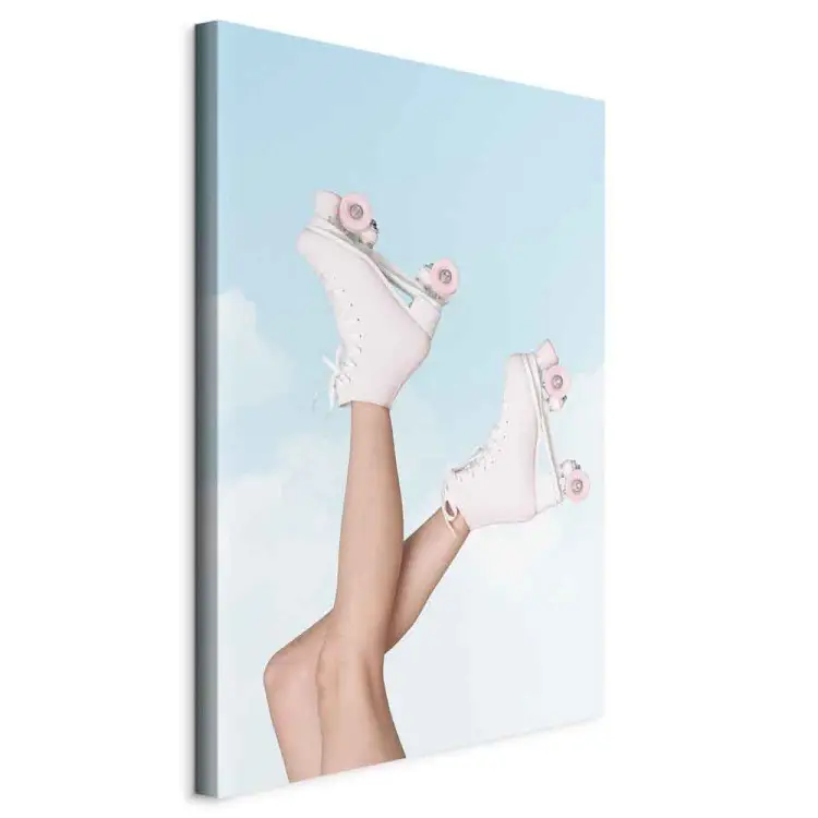 Rollschuhe vor blauem Himmel - Frauengesicht über Kopf