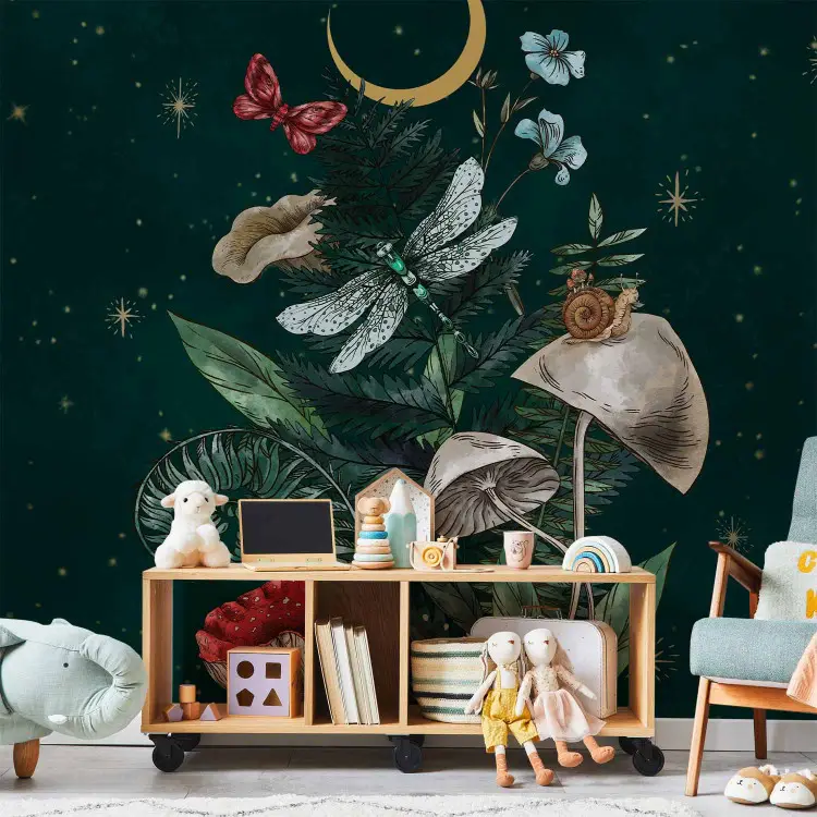 Natur des Waldes - Mond, Pilze, Pflanzen und Tiere vor Sternen