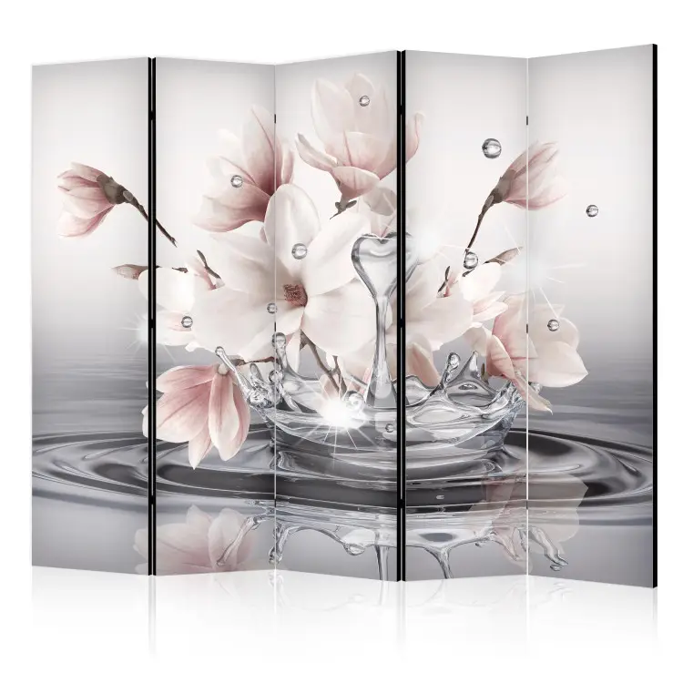 Liebesnektar II - Magnolienblüten in der Spiegelung der Wasseroberfläche