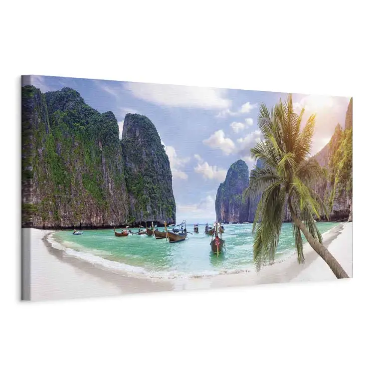 Exotische Bucht - Ruhiges Wasser und üppige Vegetation Thailands