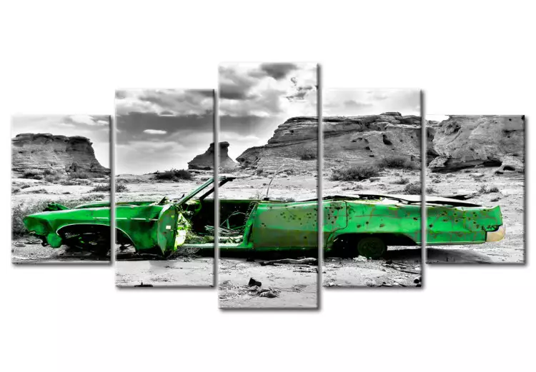 Grünes Retro Auto in der Colorado Wüste
