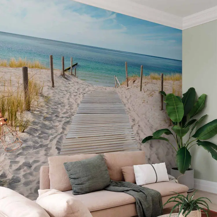 Urlaub am Meer - Meereslandschaft mit Sandstrand und blauem Himmel