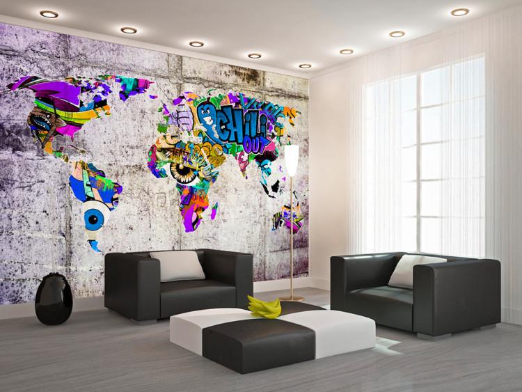 Fototapete Bunte Welt - Weltkarte im Graffiti-Stil auf grauem Betonhintergrund