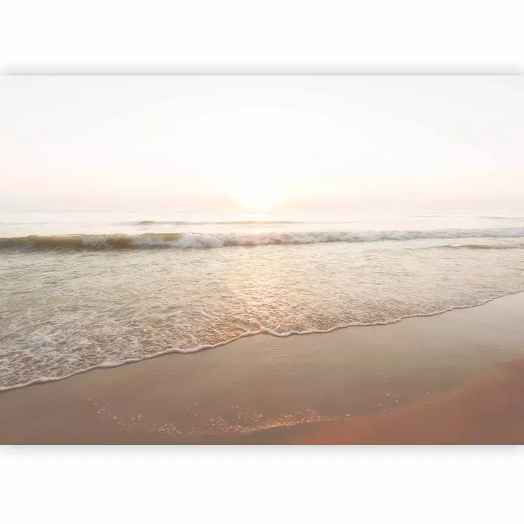 Am sandigen Strand - Sonnenaufgangslandschaft am Meer mit Wellen