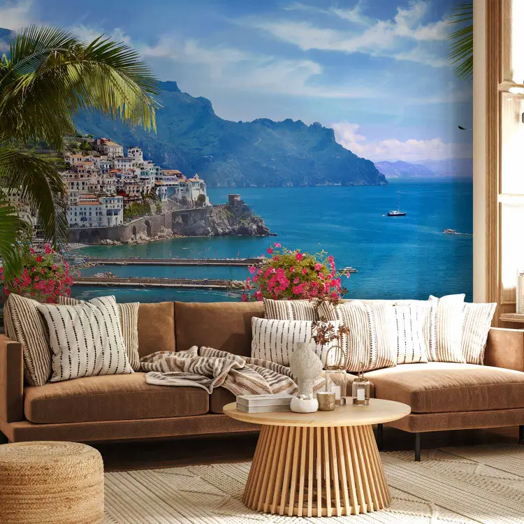 Mediterranes Paradies - Meereslandschaft mit Palmen, Architektur und Küste