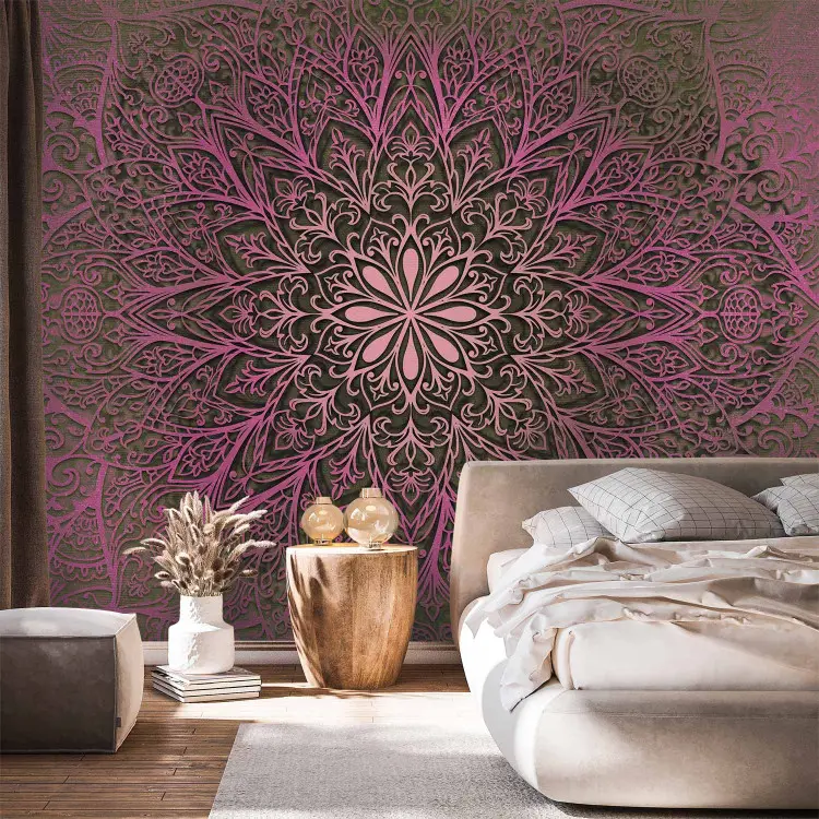 Mandala der Liebe - Orientalisches Symbol in Violett auf dunklem Hintergrund