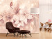 Vlies Fototapete Lichtjuwelen - Lilienblumen auf zart verziertem Hintergrund 77300