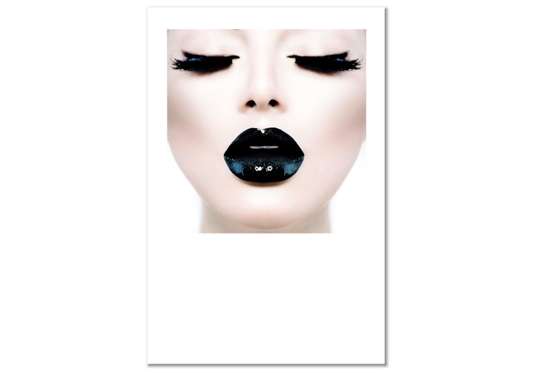 Wandbild Der Kuss - eine Frau mit schwarzen Lippen und geschlossenen Augen 114941