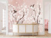Vlies Fototapete Bäume mit weißen Blüten - Vögel auf Ästen vor rosa Hintergrund 144581