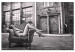 Bild auf Leinwand Frau auf dem Stuhl - Schwarzweiß-Foto im Glamour-Stil 134172
