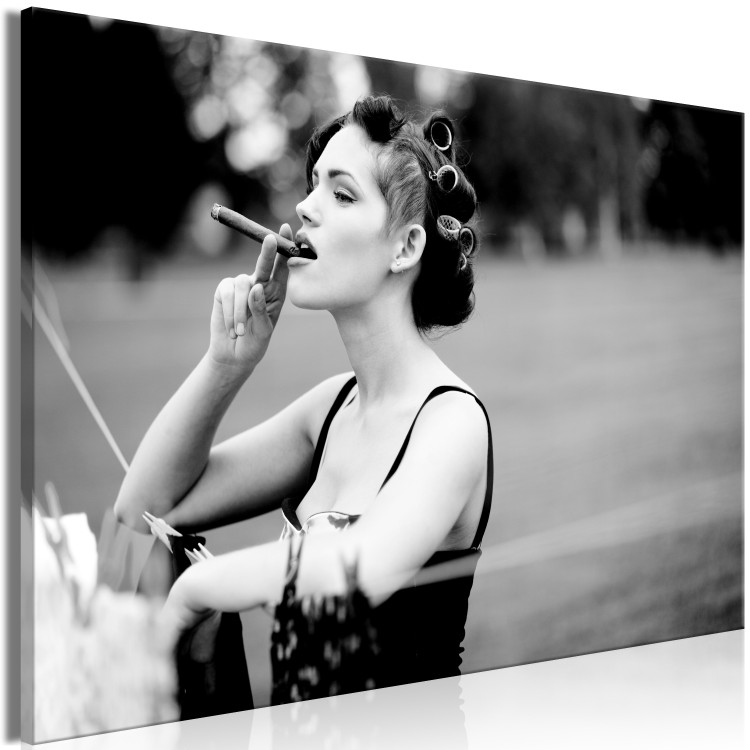 Leinwandbild Flirty Charme (1-teilig) - Frau mit Zigarre auf sSchwarz-Weiß 114554 additionalImage 2