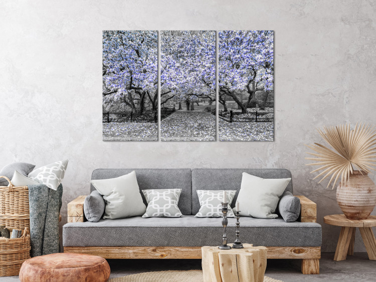 Bild auf Leinwand Blühende Magnolie - Triptychon mit Magnolienbäumen und lila Blumen 128794 additionalImage 3